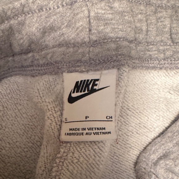 Nike Gray sweatpants - Picture 2 of 3